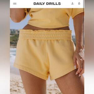 Daily Drills super shorts butter yellow with tonal patch size m/l NWT